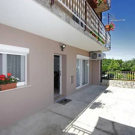 Alet Apartman *