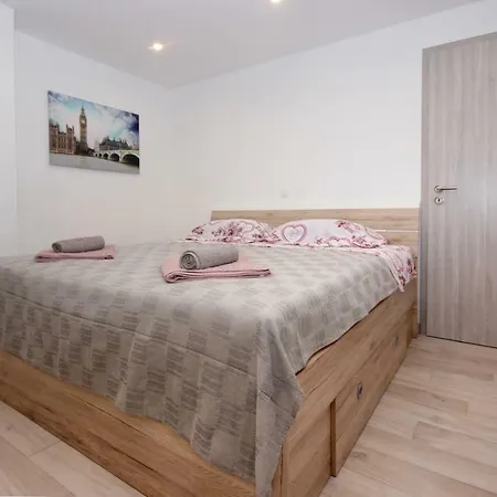 Alet Apartman *