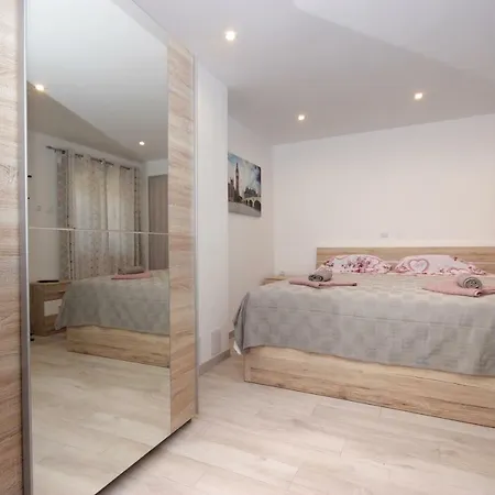 Alet Apartment