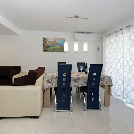 Alet Apartment